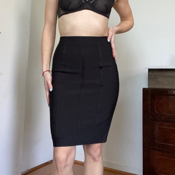 SOLD 🚫 NWOT✨BCBG Bodycon Skirt - Picture 7 of 9